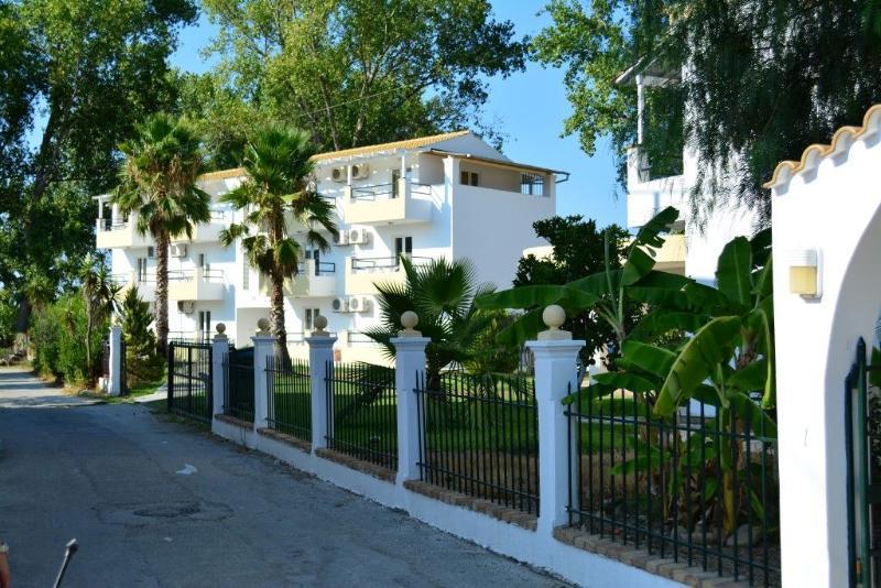 Cavo D' Oro Complex Apartment Kavos Bagian luar foto